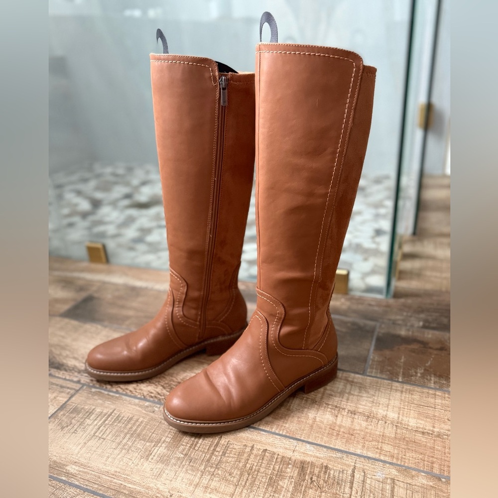 Lucky Brand womens Quenbe Riding Boot- Latte